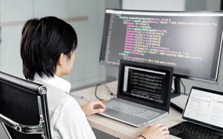 南阳 ,php声明和调用变量的符号是什么？